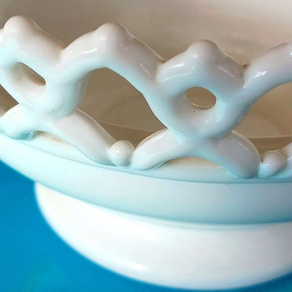 Vintage Atterbury Dancing Sailors white milk glass footed bowl - Picture 3 of 4